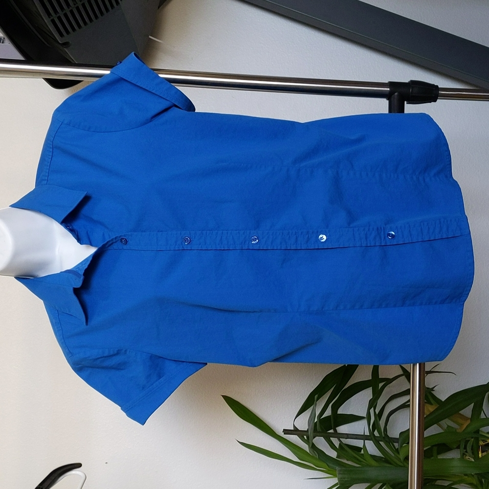 Button down short sleeve shirt